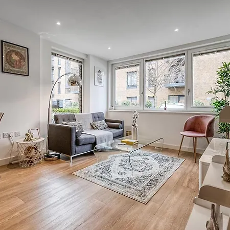 Modern Surrey Quays Flat Appartement
